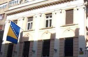 Instrukcija Turkovićeve nije sprovodiva: Ambasada BiH u Japanu neće spustiti zastavu na pola koplja 11. jula