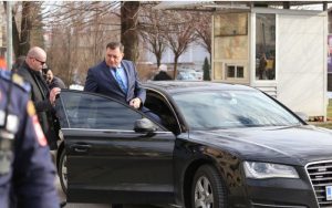 VIDEO – Zbog pomaganja obezbjeđenju Milorada Dodika, policijskom komesaru Kantona Sarajevo prijeti otkaz