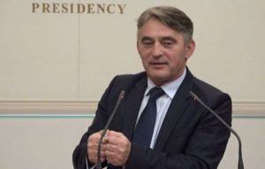 Komšić odgovorio Dodiku: “On bi ponovo bi da odlučuje u onome što je davno odlučio, pa se sad koleba”