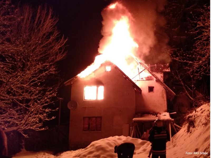 Tragedija u Ribniku: Vatra “progutala” porodičnu kuću, policajci pronašli tijelo
