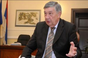 Radmanović poručuje: Bošnjaci bi da proslavljaju praznik zemlje koju su rušili