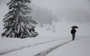 Crna Gora zavejana u aprilu: Na Žabljaku 14 centimetara snijega