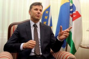 Novalić: Napravićemo radikalne rezove u administraciji, nedopustivo je smanjenje penzija u FBiH