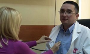 VIDEO – Doktor Aleksandar Babić medicinski fenomen iz Trebinja, njegovo srce kuca na desnoj strani