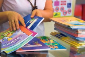 Nabavku prvi put finansirala opština: Besplatni udžbenici za 570 đaka u Kozarskoj Dubici