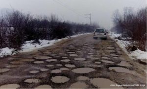 FOTO – Put kao ŠVAJCARSKI SIR, na samo 3 kilometra od centra Prijedora