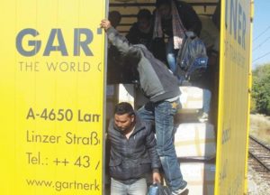 Sedam migranata pronađeno u prikolici kamiona u Banjaluci