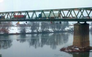 Upozorenje Civilne zaštite iz Gradiške: Kolone teretnjaka ugrožavaju most na Savi