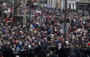 Kontramiting u Parizu: Crveni protiv žutih