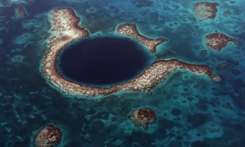 VIDEO – Otkriveno šta se nalazi na dnu velike plave rupe | BL Portal