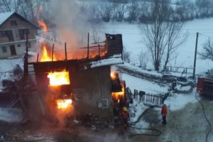 Izgorjela kuća u Bugojnu: Sedmočlana porodica ostala bez krova nad glavom