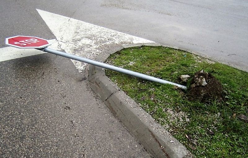 Tokom prošle godine uništeno 340 saobraćajnih znakova
