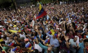 Novi haos u Venecueli: I Gvaido i Maduro izvode pristalice na ulice