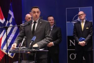 VIDEO – Vulin i Dačić nasmijali funkcionere NATO: Govori srpski da te ceo svet razume
