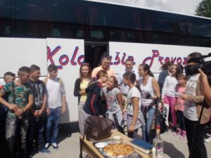 Oko 900 porodica iz Republike Srpske će primiti 1.050 djece sa Kosmeta