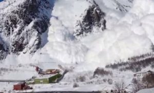 Strašna drama u “gluvo” doba noći: Nekoliko skijaša povrijeđeno u lavini