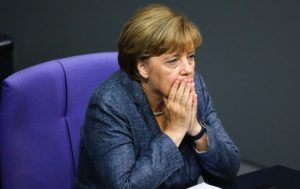 VIDEO – Angela Merkel se opet tresla