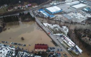 FOTO – Vanredno stanje u Busovači: Grad odsječen s dvije strane, brojne kuće i ulice su pod vodom