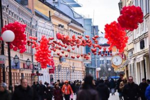 FOTO – Nakon kišobrana i zvjezdanog neba Gospodsku sad ukrašavaju crveni baloni