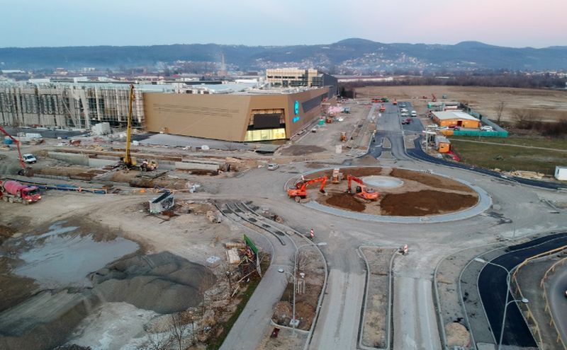 Novi asfalt u Ulici Frane Supila, na kružnom toku i velika fontana