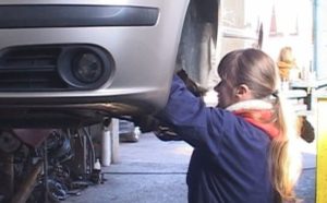VIDEO – Učenica iz Dubice, Lana Tatić, jedina djevojka automehaničar