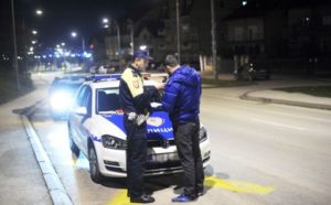 Bahato ponašanje: Prvo odbio alko-testiranje, pa napao policajca