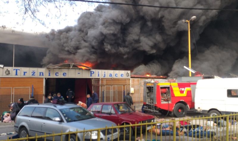 Veliki požar na Gradskoj pijaci u Tuzli