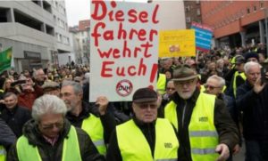Nijemci protestvuju zbog zabrane vožnje starih dizela
