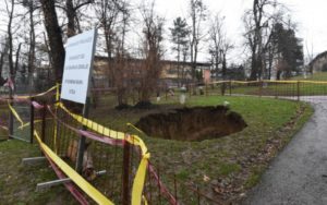 I dalje nije poznato kako i zašto je nastala rupa u sarajevskom Velikom parku