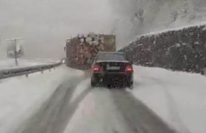 Zbog snijega otežan saobraćaj u višim krajevima i na prevojima