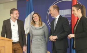 Događaji na Trgu Krajine pred komitetom u Ženevi: Poslanici iz Srbije pružili podršku Stanivukoviću