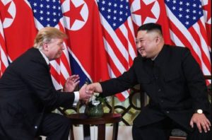 Donald Tramp i Kim Džong Un sastali se u Hanoju, sutra nastavak razgovora