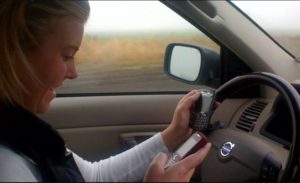 Korištenje mobilnog tokom vožnje jedan od najčešćih uzroka saobraćajnih udesa