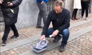 Pred danskim parlamentom zapaljen Kuran