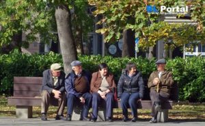 Abazović obećao: Vlada pomaže penzionerima, dodatak od 50 do 200 evra