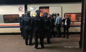 Policija nije dozvolila migrantima da izađu iz voza na stanici u Banjaluci