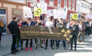 Protest srednjoškolaca zbog odlagališta radioaktivnog otpada na Trgovskoj gori