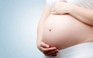 Slučaj koji je šokirao ljekare: Porodila se, pa poslije 26 dana rodila zdrave blizance