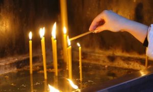 Danas su Mitrovske zadušnice, molitvama i paljenjem svijeća sjećamo se preminulih