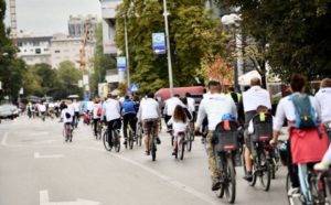 „KRUŽNI TOKOVI NISU ZA BICIKLISTE“ – ‘BKM’ vožnjom pod motom „Bicikli se voze“ ukazuje na problem