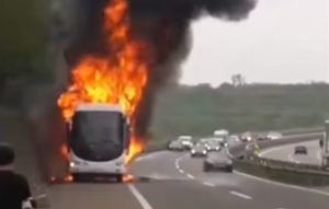 VIDEO – Autobus potpuno izgorio kod mjesta Ražanj na autoputu Beograd – Niš