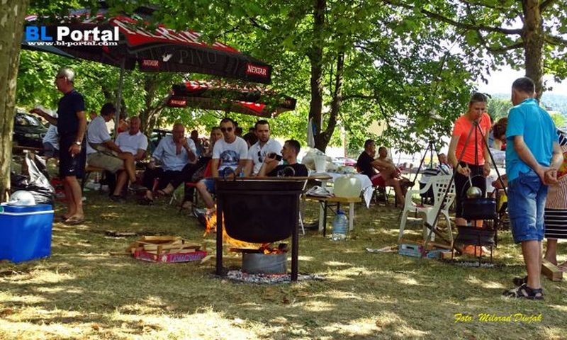 Tradicionalna kotlićijada u parku SD „Borik