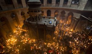 VIDEO – Blagodatni oganj sišao u Hristov grob u Jerusalimu
