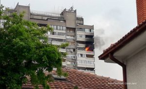 Gori soliter u beogradskom naselju Voždovac: Počela evakuacija, vatra zahvatila tri sprata