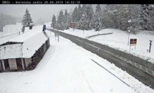 Snijeg iznenadio Slovence, problemi u saobraćaju