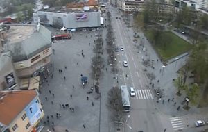 Tragedija na Trgu Krajine: Jedna osoba se srušila na autobuskom stajalištu i preminula