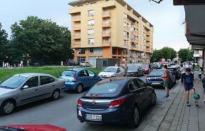 Kolaps na banjalučkim ulicama: “Pauka” nema, nesavjesni vozači ostavljaju vozila gdje stignu
