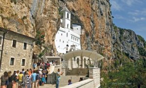 Stradale nedužne žene, djeca, starci… U manastiru Ostrog pomen za žrtve “Oluje”