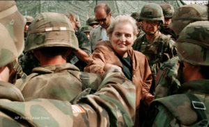 Povratak na „mjesto zločina“: Olbrajtova, Klark, Voker, Klintonova ponovo na Kosovu