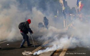 Haos na ulicama Pariza: Žestoki sukobi demonstranata i policije, više od160 uhapšenih